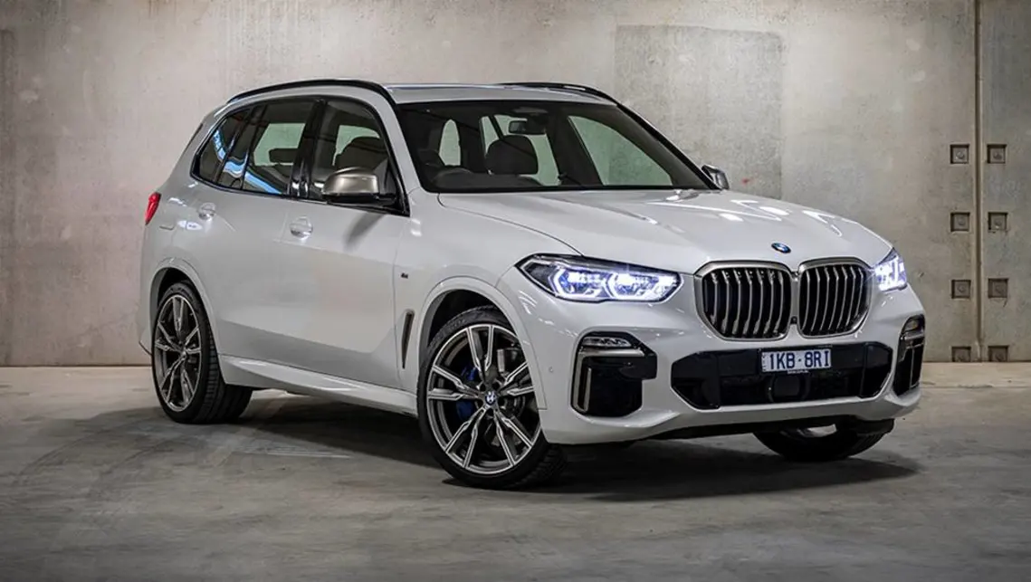BMW představuje vylepšený plug-in hybrid X5