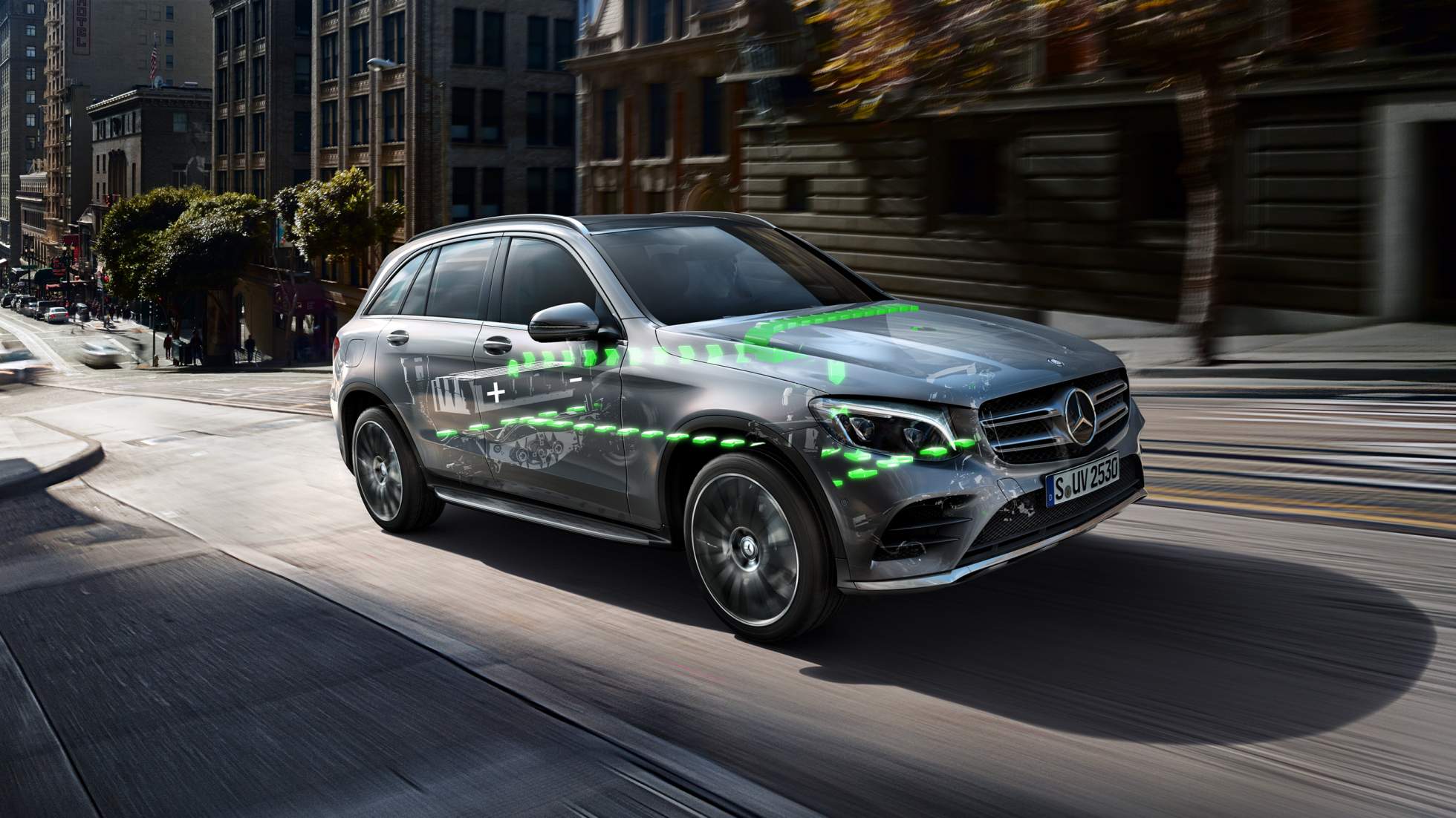 Mercedes posouvá prozatímní cíle elektrifikace o rok